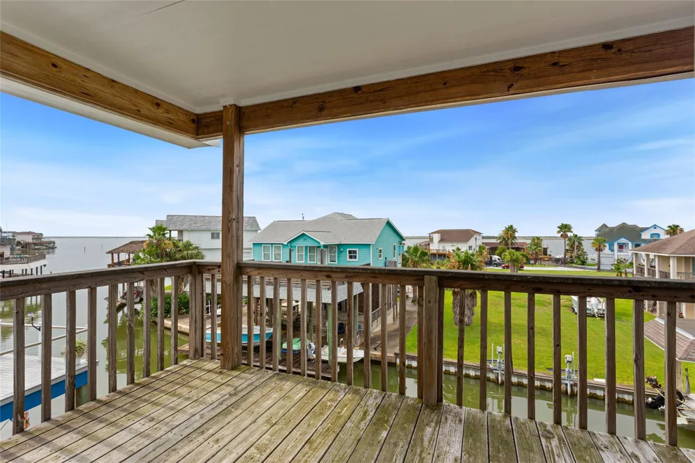 1110 Papeete Street Tiki Island, TX 77554