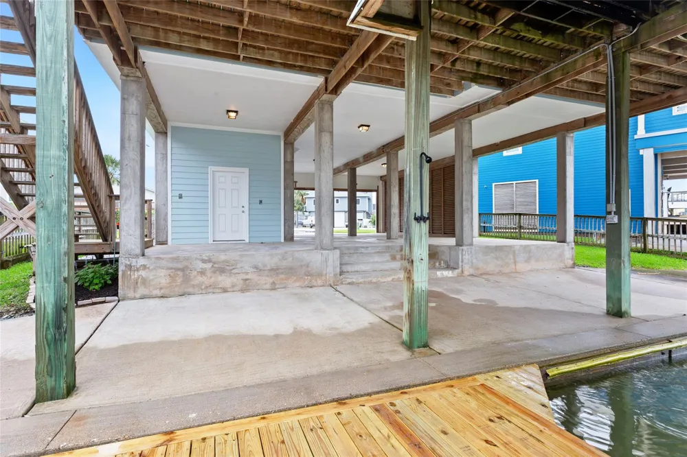 1110 Papeete Street Tiki Island, TX 77554