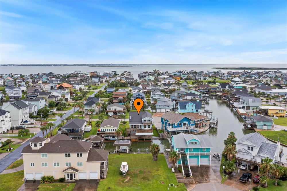 1110 Papeete Street Tiki Island, TX 77554