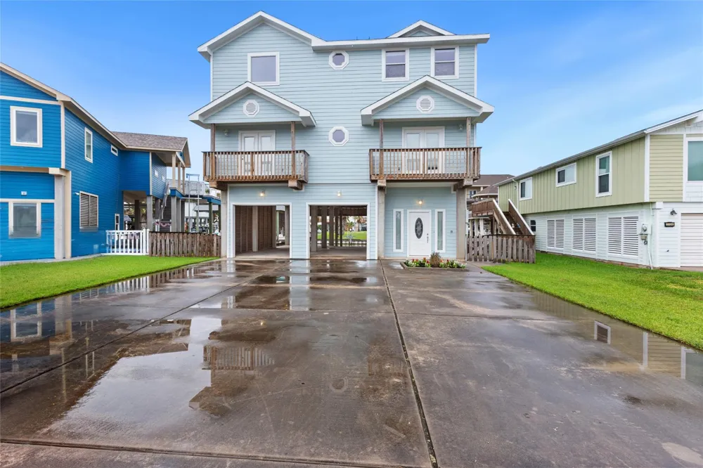1110 Papeete Street Tiki Island, TX 77554