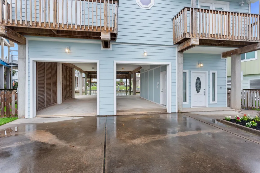 1110 Papeete Street Tiki Island, TX 77554