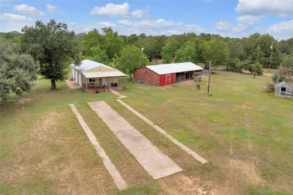 2396 Fm 109 Columbus, TX 78934