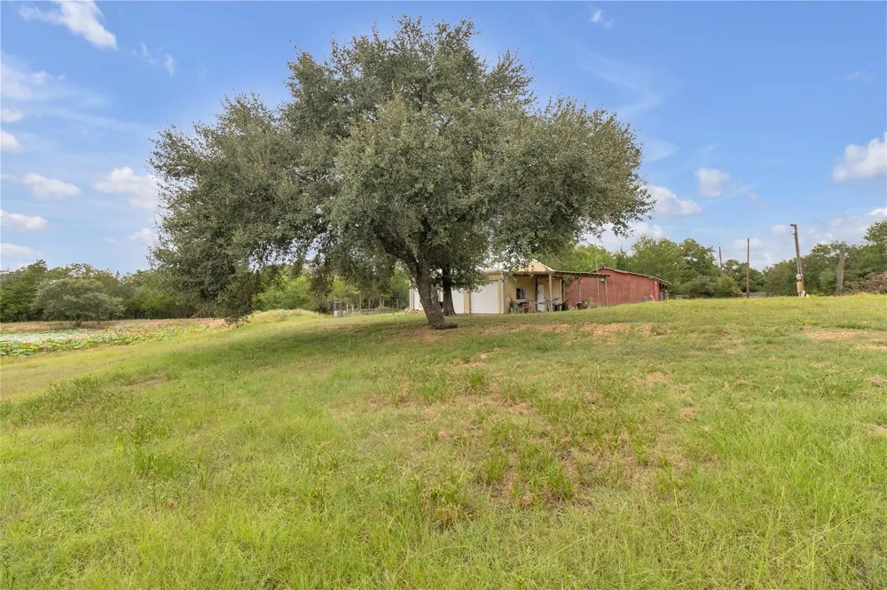 2396 Fm 109 Columbus, TX 78934