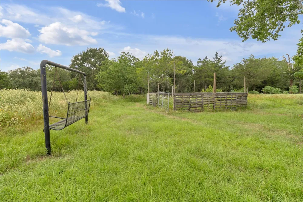 2396 Fm 109 Columbus, TX 78934