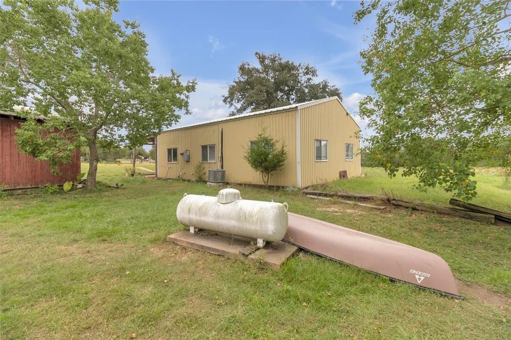 2396 Fm 109 Columbus, TX 78934