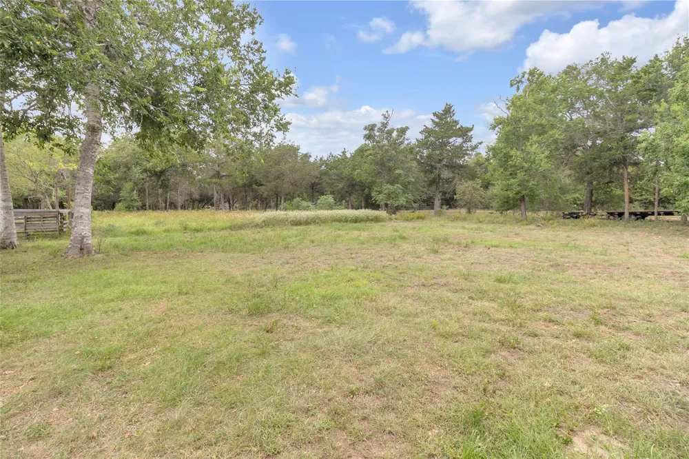 2396 Fm 109 Columbus, TX 78934