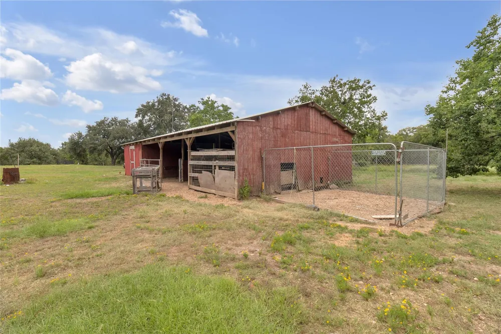 2396 Fm 109 Columbus, TX 78934