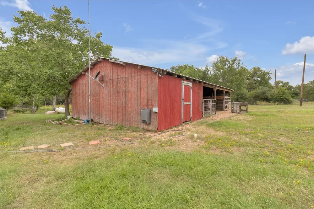 2396 Fm 109 Columbus, TX 78934