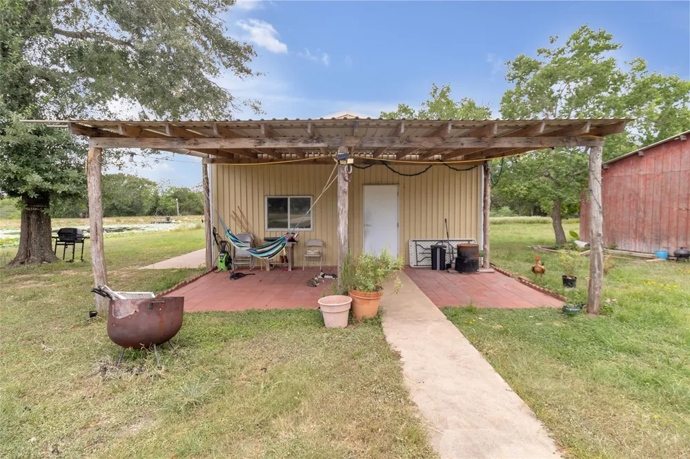 2396 Fm 109 Columbus, TX 78934