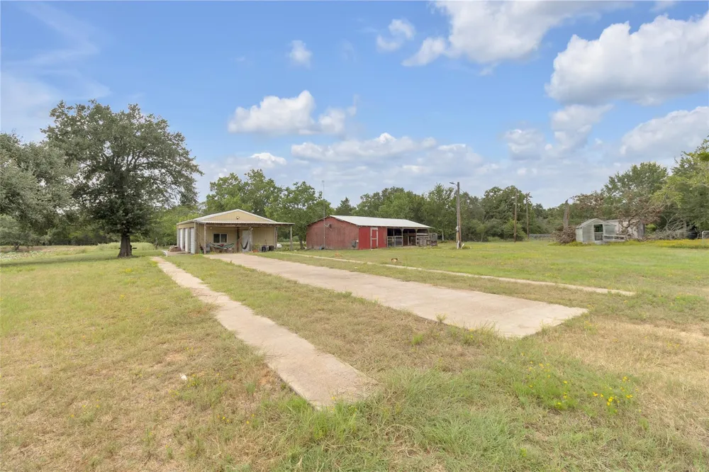 2396 Fm 109 Columbus, TX 78934