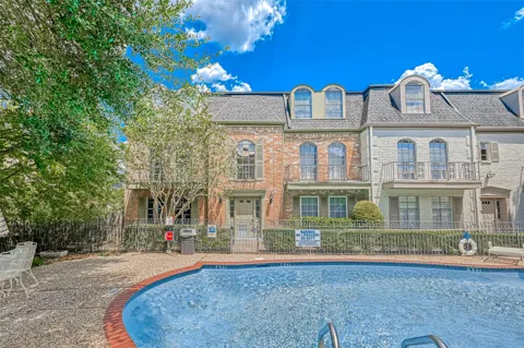 527 Post Oak Lane #527