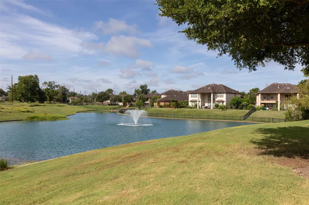 4918 Ava Meadows Lane Sugar Land, TX 77479