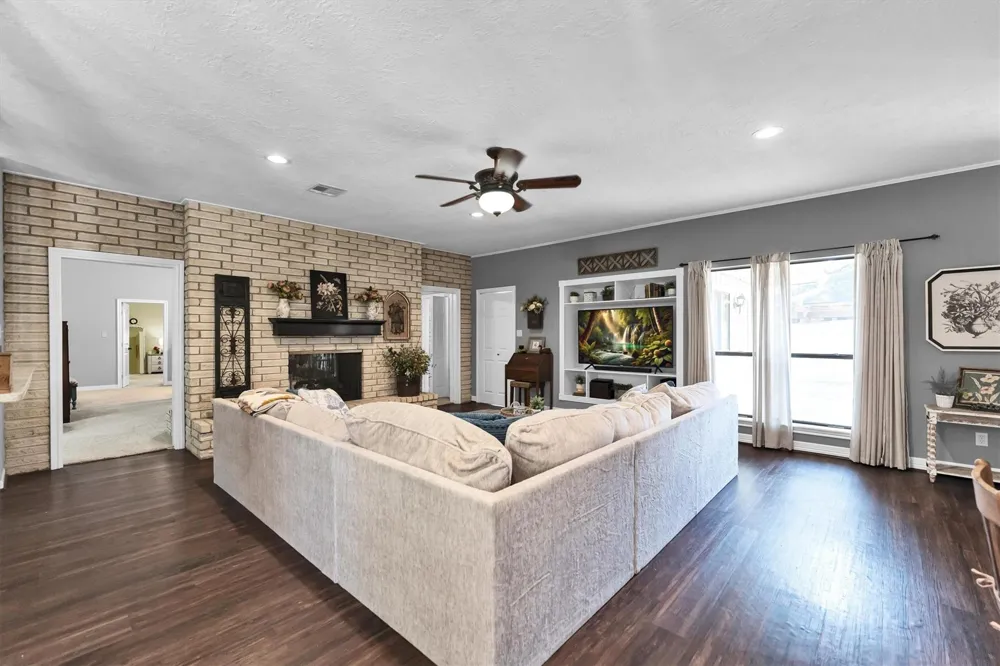 59 El Dorado Street Panorama Village, TX 77304