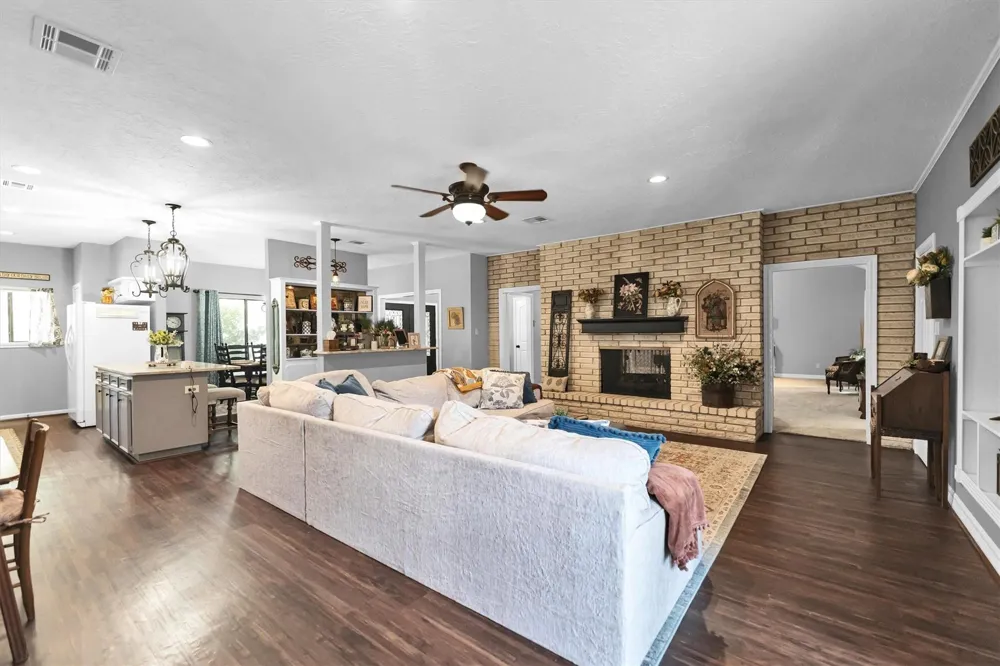 59 El Dorado Street Panorama Village, TX 77304