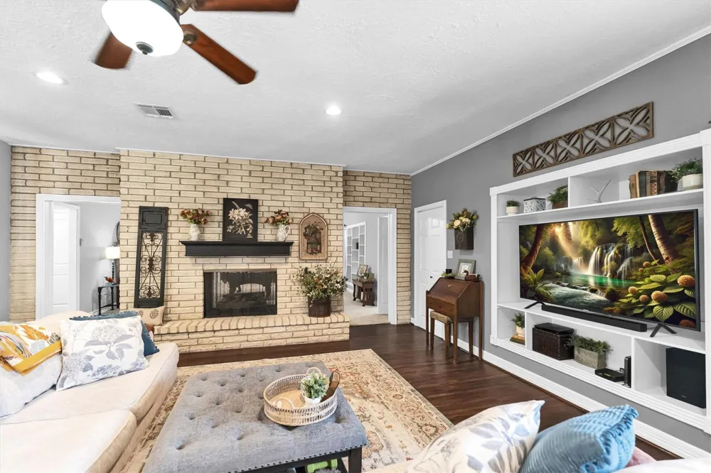 59 El Dorado Street Panorama Village, TX 77304