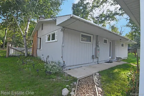 4255 Ash Road