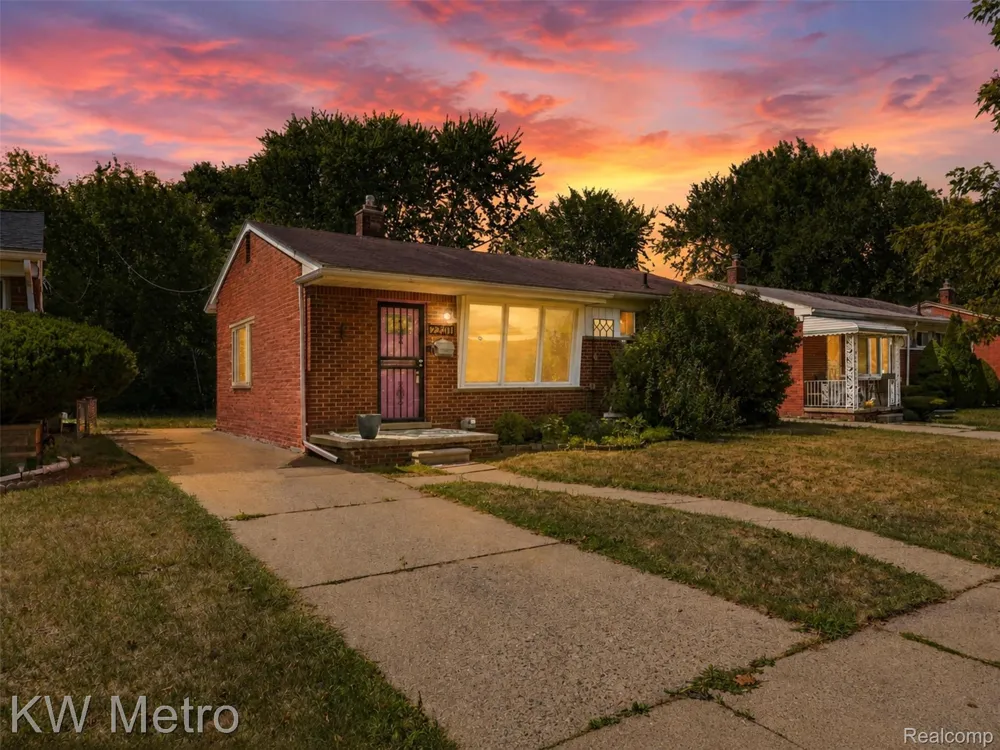 22011 Whitmore Street Oak Park City, MI 48237