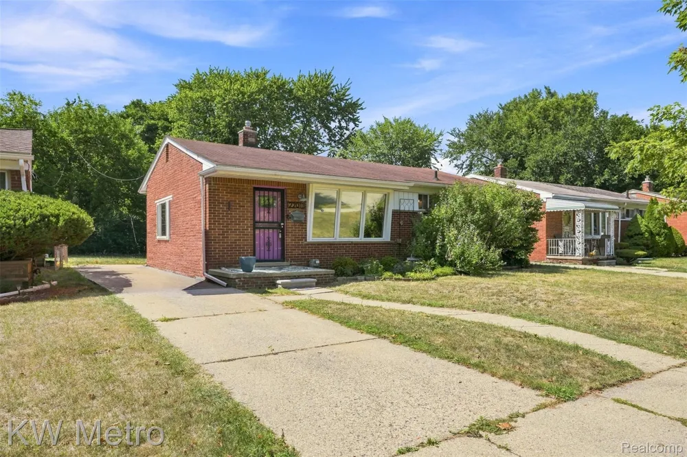 22011 Whitmore Street Oak Park City, MI 48237