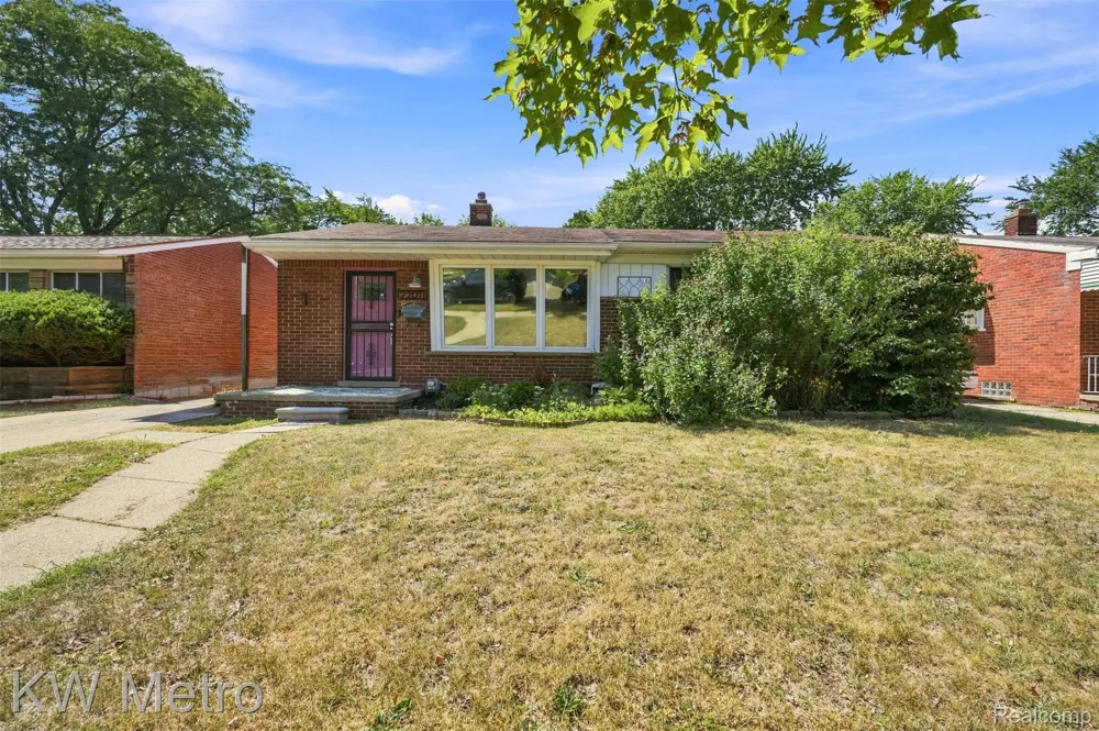 22011 Whitmore Street Oak Park City, MI 48237