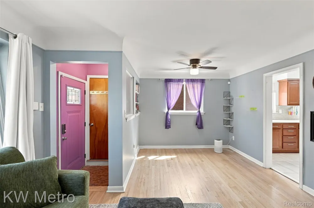 22011 Whitmore Street Oak Park City, MI 48237