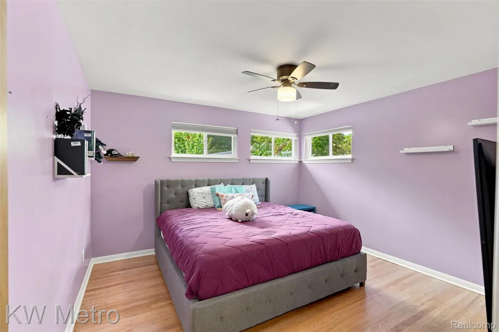 22011 Whitmore Street Oak Park City, MI 48237