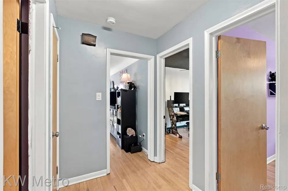 22011 Whitmore Street Oak Park City, MI 48237