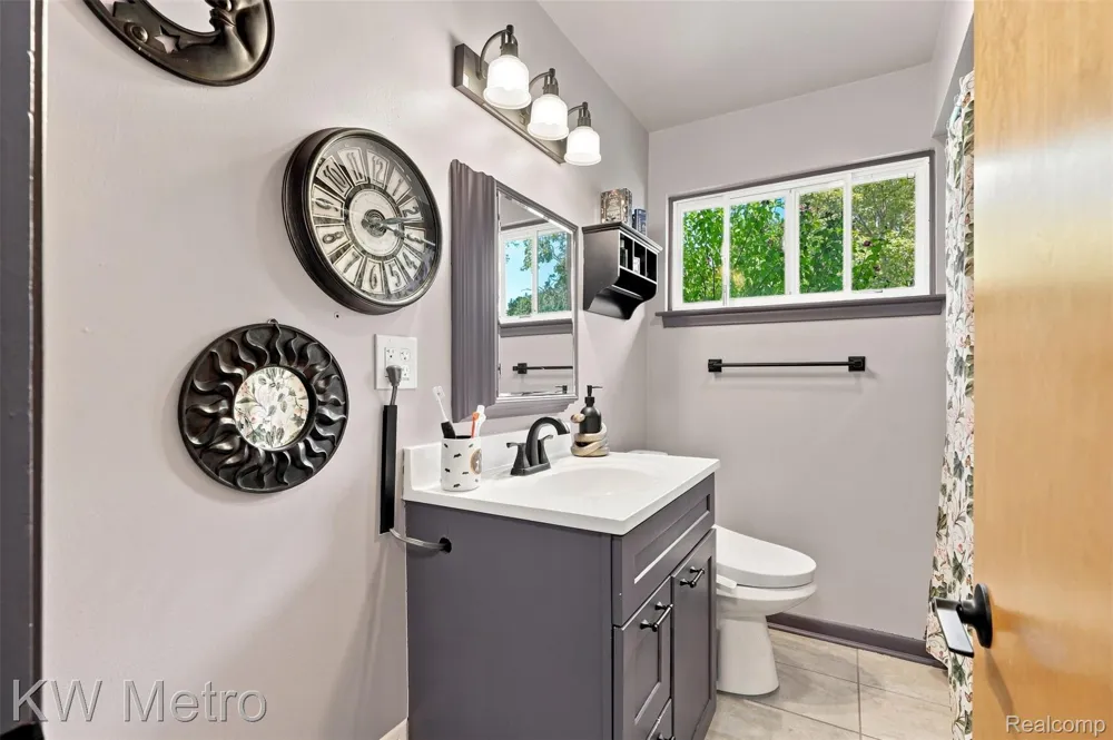 22011 Whitmore Street Oak Park City, MI 48237