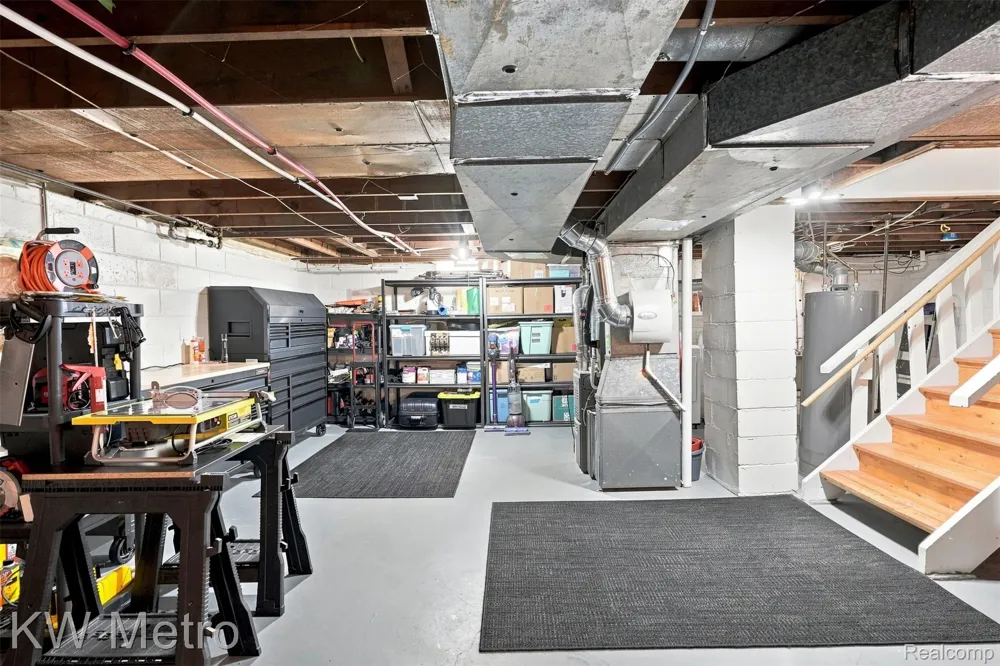 22011 Whitmore Street Oak Park City, MI 48237