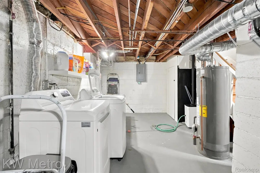 22011 Whitmore Street Oak Park City, MI 48237