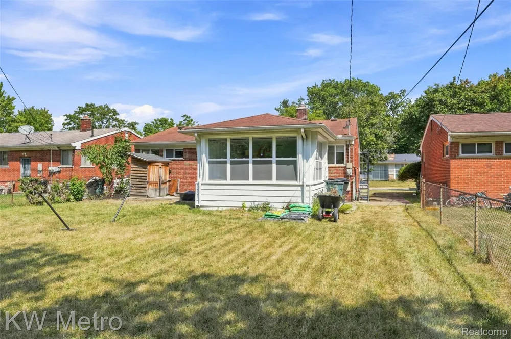 22011 Whitmore Street Oak Park City, MI 48237