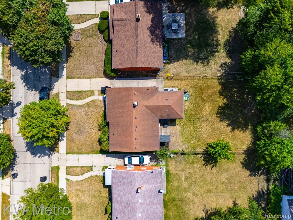 22011 Whitmore Street Oak Park City, MI 48237