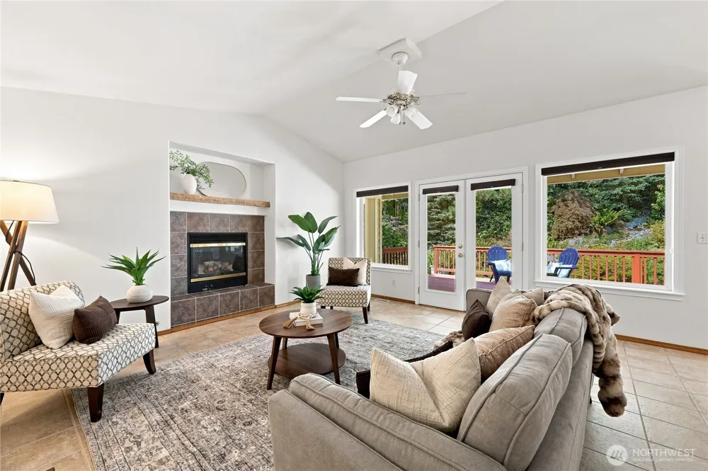 17523 Maple Hill Avenue NE Poulsbo, WA 98370