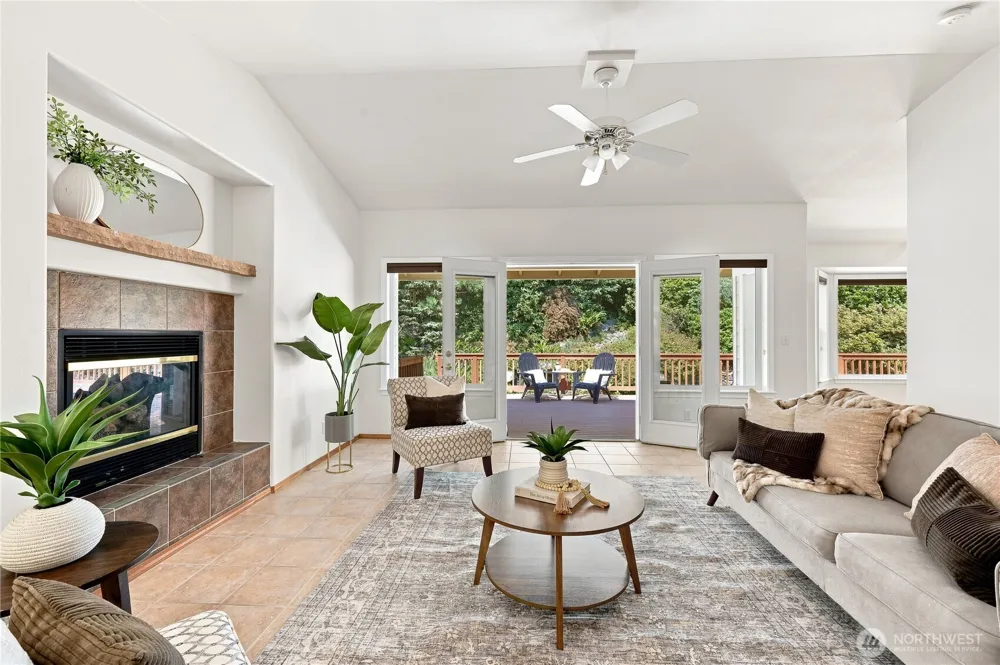 17523 Maple Hill Avenue NE Poulsbo, WA 98370