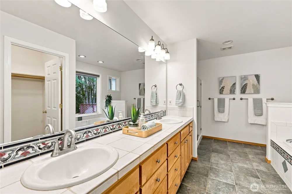 17523 Maple Hill Avenue NE Poulsbo, WA 98370