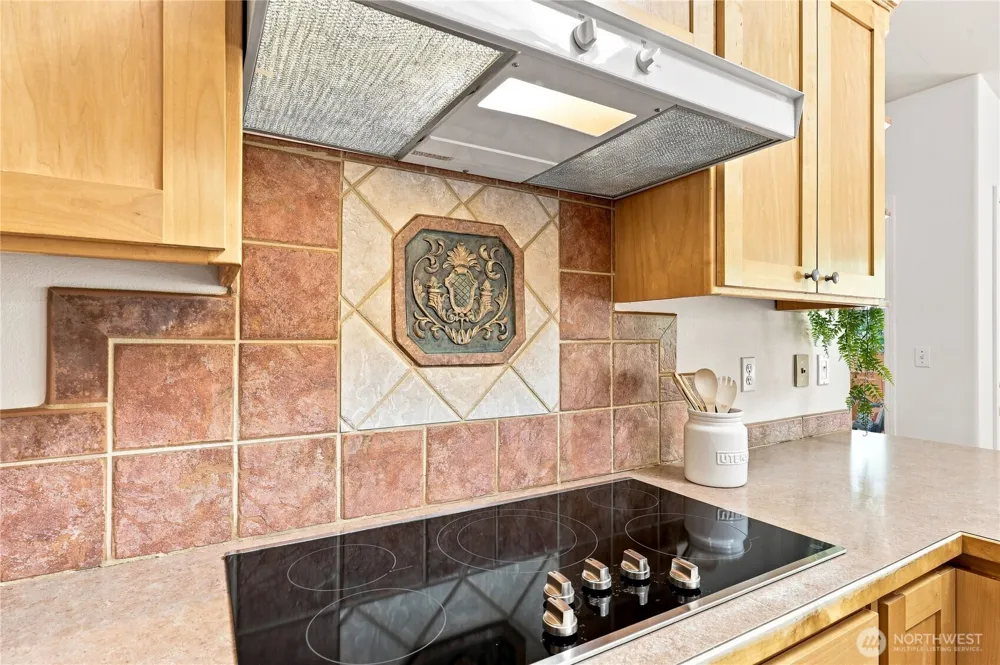 17523 Maple Hill Avenue NE Poulsbo, WA 98370
