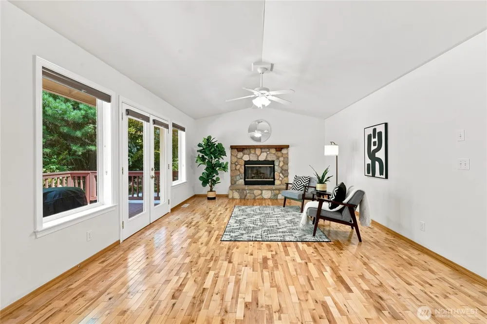 17523 Maple Hill Avenue NE Poulsbo, WA 98370