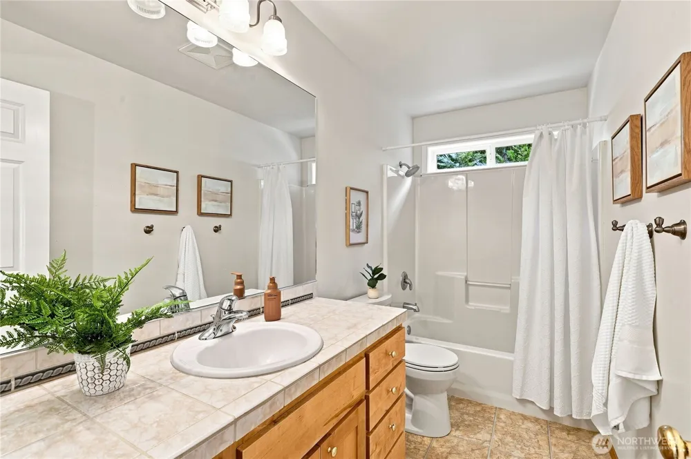 17523 Maple Hill Avenue NE Poulsbo, WA 98370