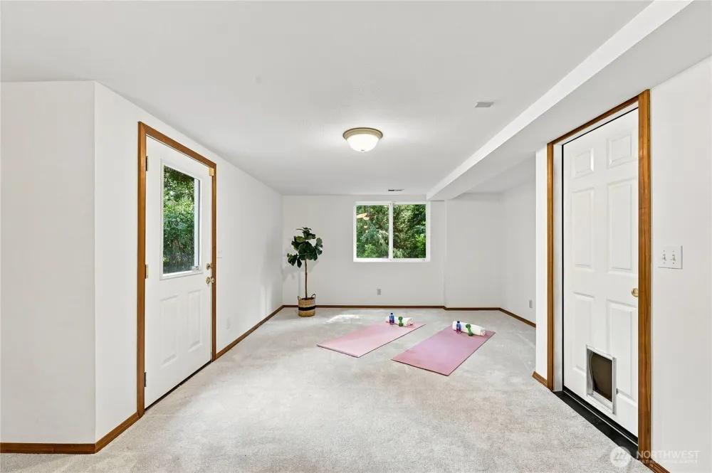 17523 Maple Hill Avenue NE Poulsbo, WA 98370