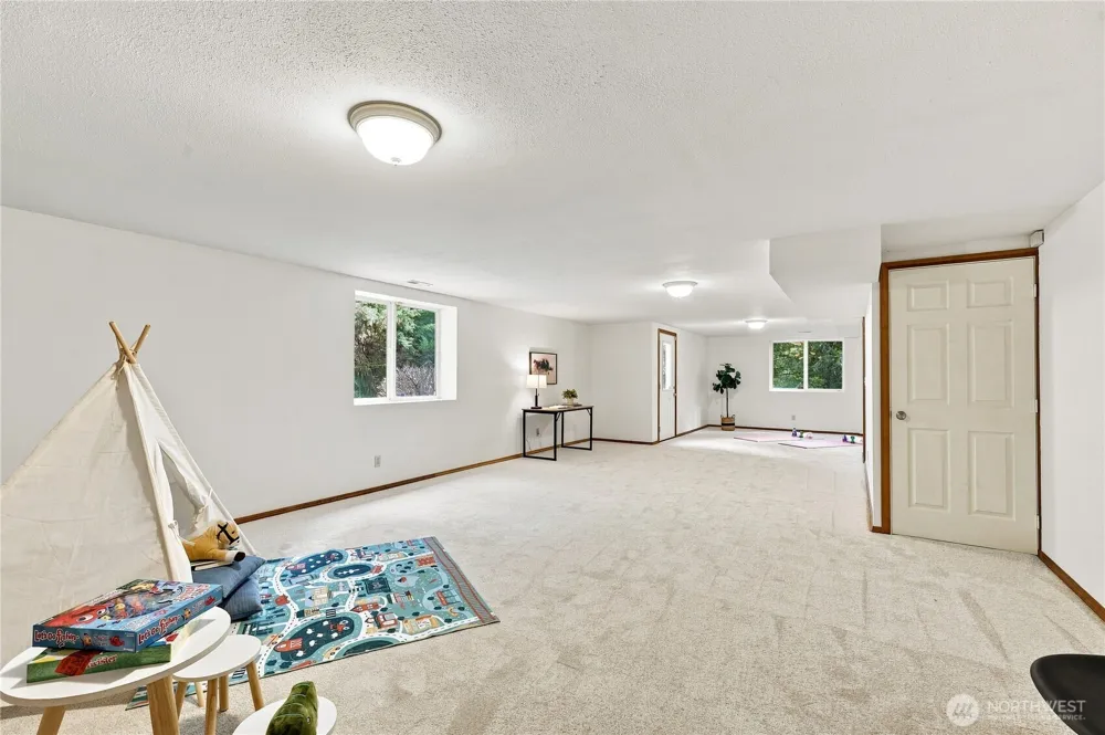 17523 Maple Hill Avenue NE Poulsbo, WA 98370