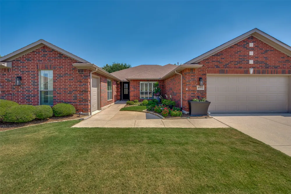 8901 Crestview Drive Denton, TX 76207