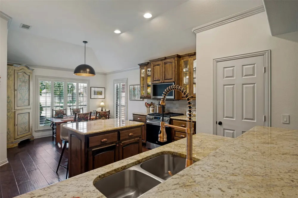 8901 Crestview Drive Denton, TX 76207
