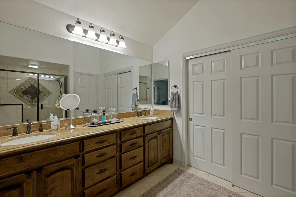 8901 Crestview Drive Denton, TX 76207