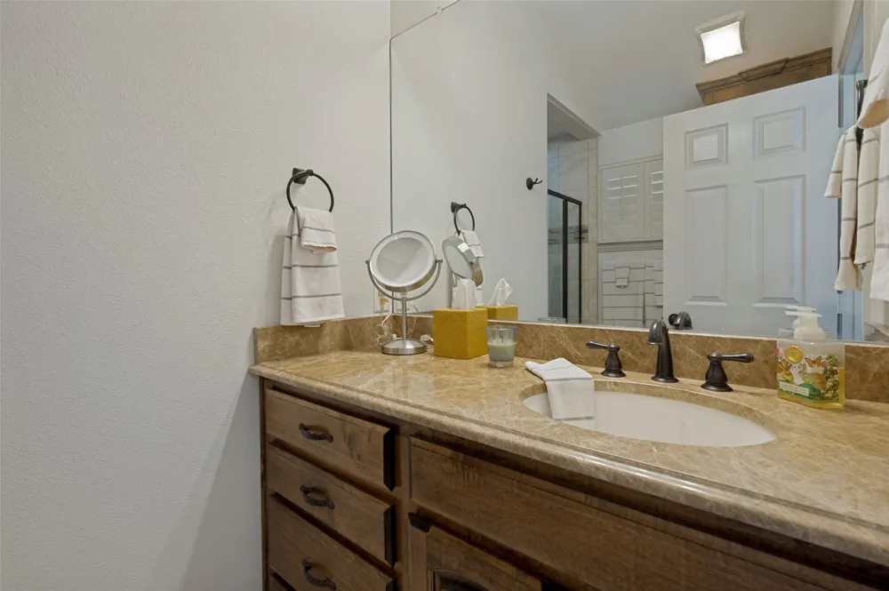 8901 Crestview Drive Denton, TX 76207