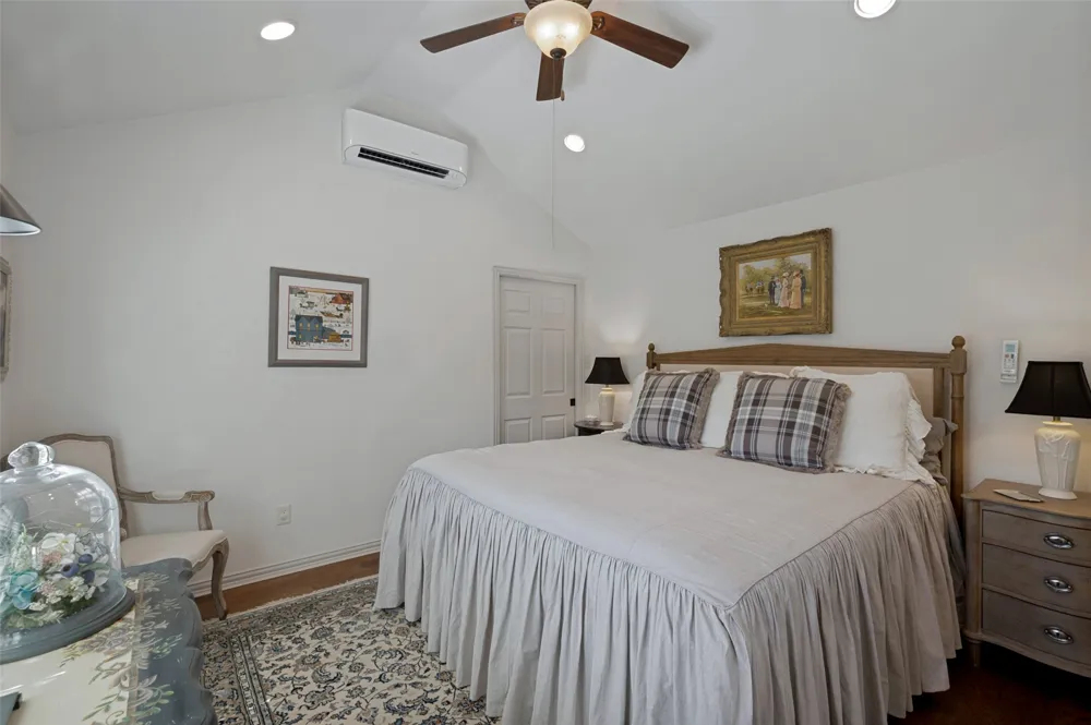 8901 Crestview Drive Denton, TX 76207