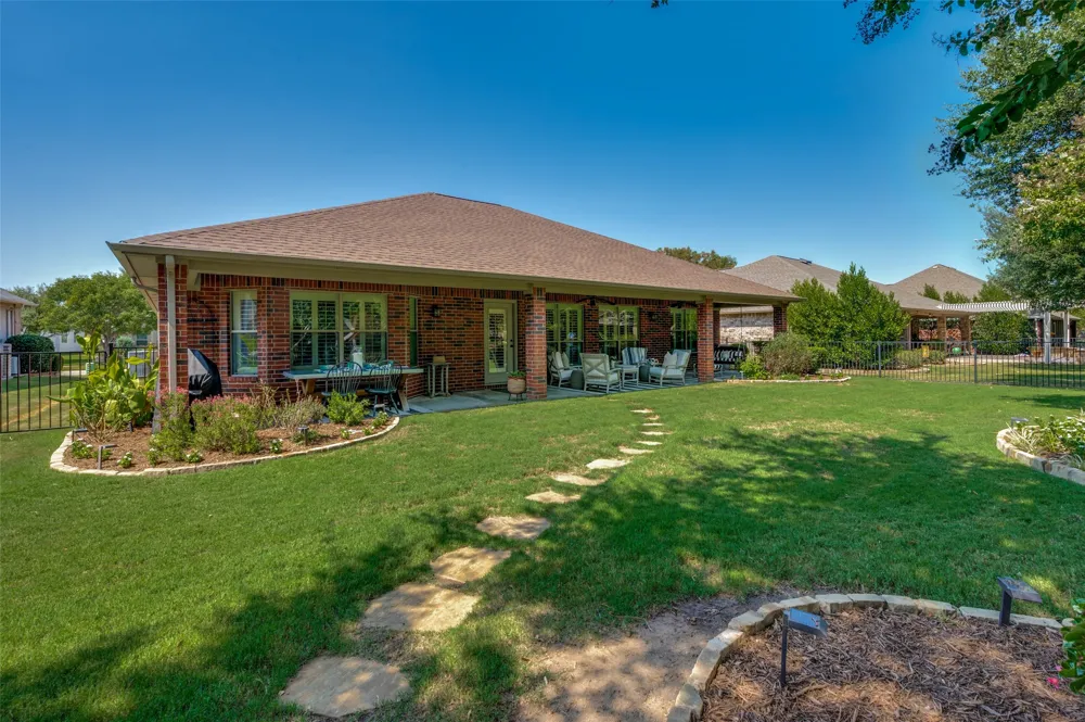 8901 Crestview Drive Denton, TX 76207
