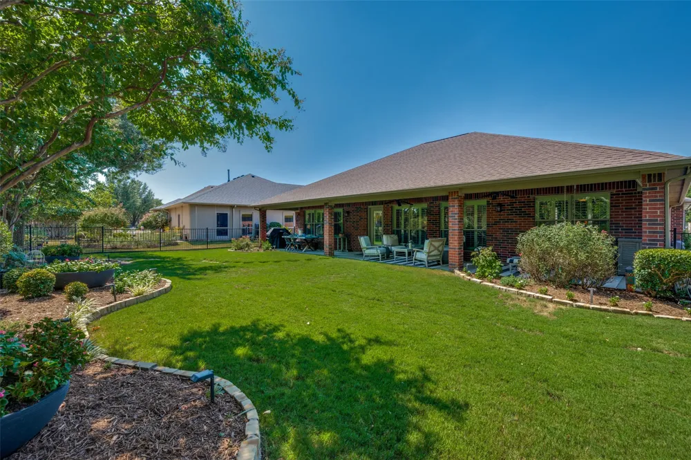 8901 Crestview Drive Denton, TX 76207