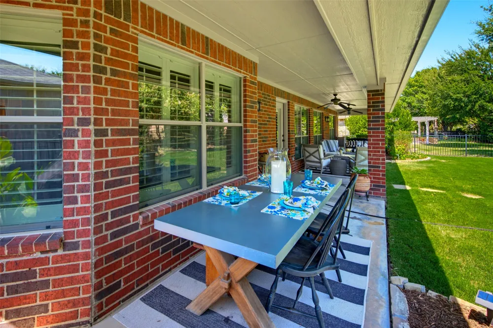 8901 Crestview Drive Denton, TX 76207