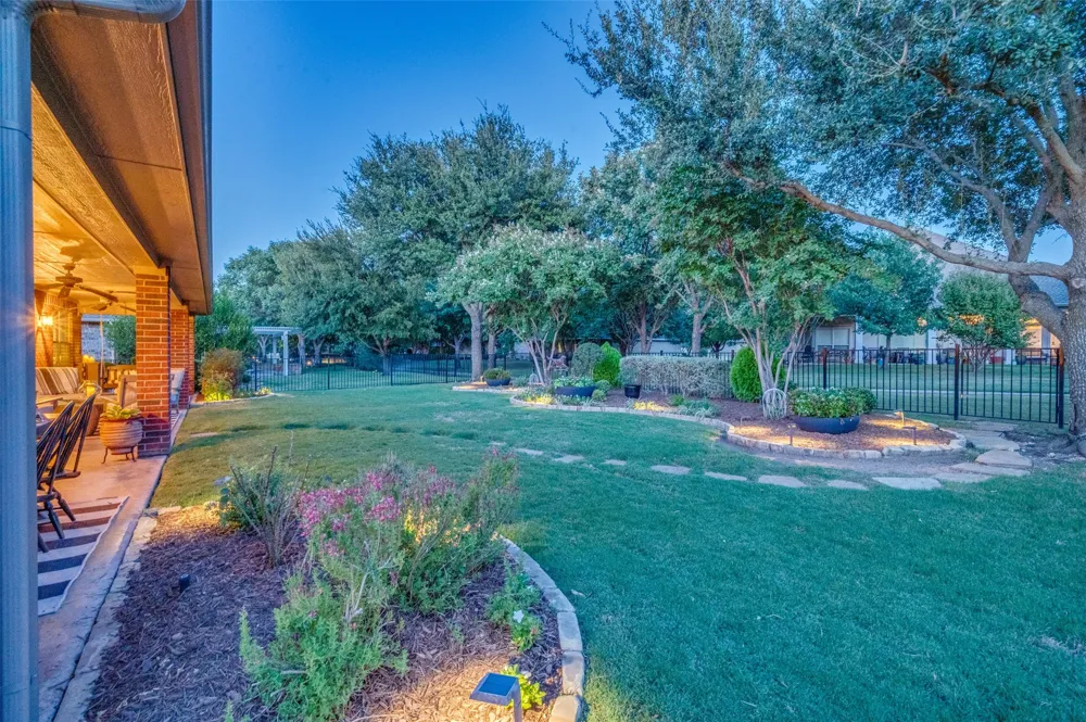 8901 Crestview Drive Denton, TX 76207