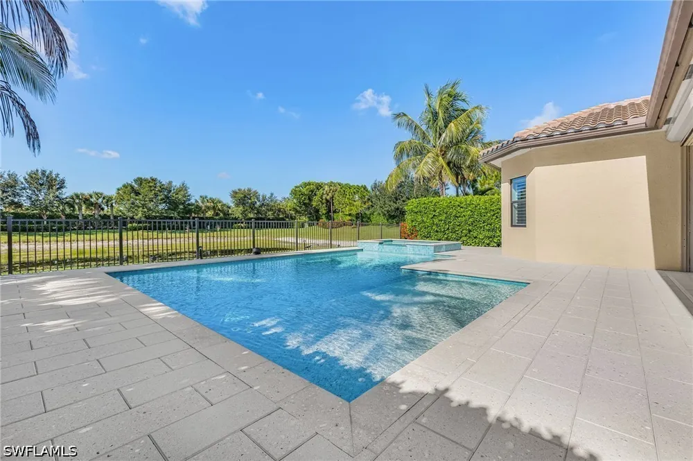 Caldera Circle Naples, FL 34119