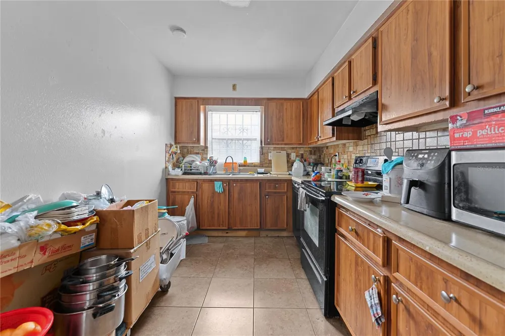 8412 GRADY AVENUE Tampa, FL 33614